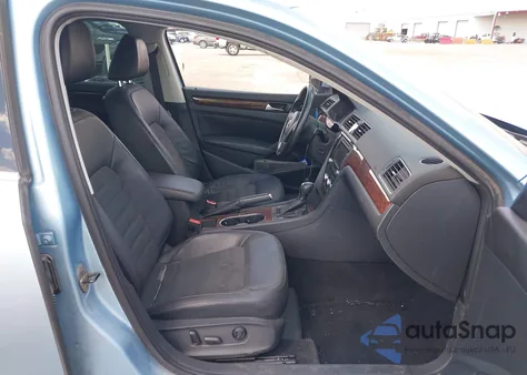 2013 Volkswagen Passat 2.5L Sel Premium from USA, damaged, VIN 1VWCP7A33DC076646